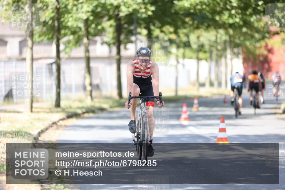 11.08.2024 - GEWOBA Citytriathlon Bremen H.Heesch http://msf.ph/oto/6798285 11.08.2024 11:54:12 Laufen  meine-sportfotos.de