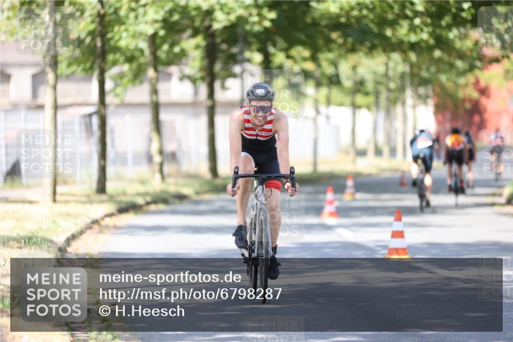 11.08.2024 - GEWOBA Citytriathlon Bremen H.Heesch http://msf.ph/oto/6798287 11.08.2024 11:54:12 Laufen  meine-sportfotos.de