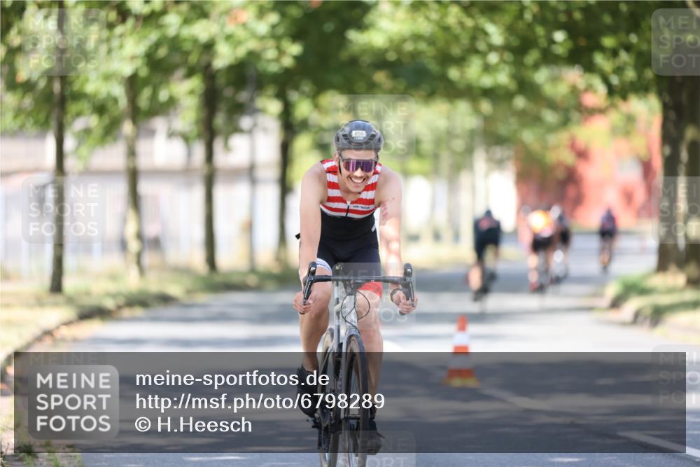 11.08.2024 - GEWOBA Citytriathlon Bremen H.Heesch http://msf.ph/oto/6798289 11.08.2024 11:54:12 Laufen  meine-sportfotos.de
