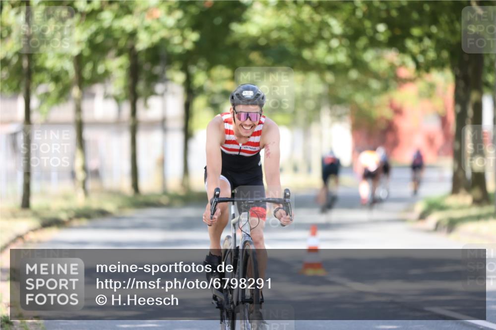 11.08.2024 - GEWOBA Citytriathlon Bremen H.Heesch http://msf.ph/oto/6798291 11.08.2024 11:54:12 Laufen  meine-sportfotos.de