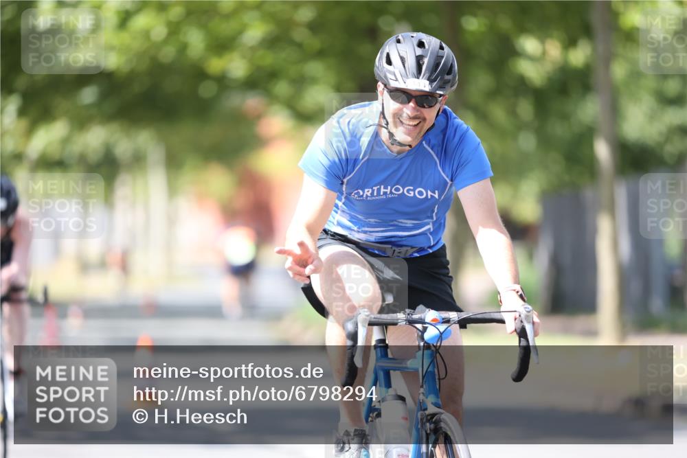 11.08.2024 - GEWOBA Citytriathlon Bremen H.Heesch http://msf.ph/oto/6798294 11.08.2024 13:35:21 Radfahren 295, 296, 403, 420, 421, 431, 444, 544, 564, 598, 611, 677, 724, 725 meine-sportfotos.de