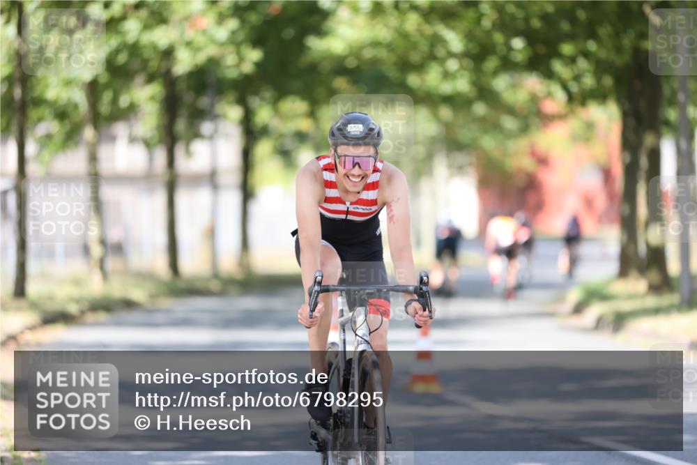 11.08.2024 - GEWOBA Citytriathlon Bremen H.Heesch http://msf.ph/oto/6798295 11.08.2024 11:54:12 Laufen  meine-sportfotos.de