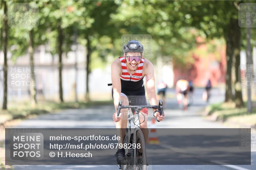 11.08.2024 - GEWOBA Citytriathlon Bremen H.Heesch http://msf.ph/oto/6798298 11.08.2024 11:54:12 Laufen  meine-sportfotos.de
