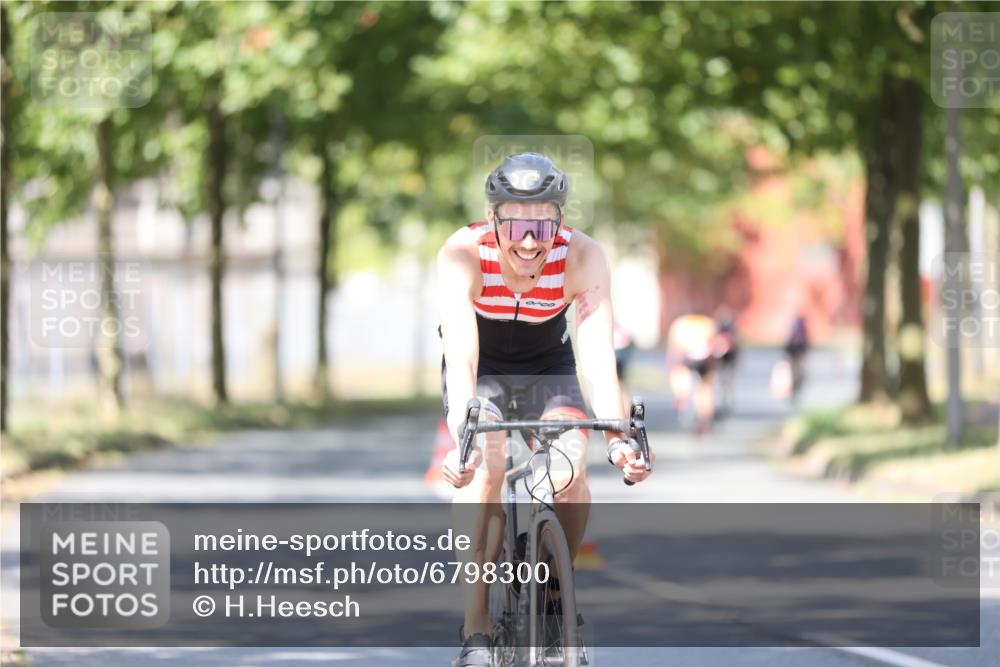 11.08.2024 - GEWOBA Citytriathlon Bremen H.Heesch http://msf.ph/oto/6798300 11.08.2024 11:54:12 Laufen  meine-sportfotos.de