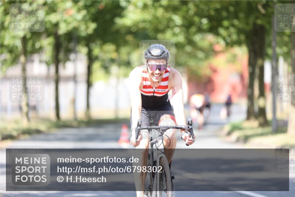 11.08.2024 - GEWOBA Citytriathlon Bremen H.Heesch http://msf.ph/oto/6798302 11.08.2024 11:54:12 Laufen  meine-sportfotos.de