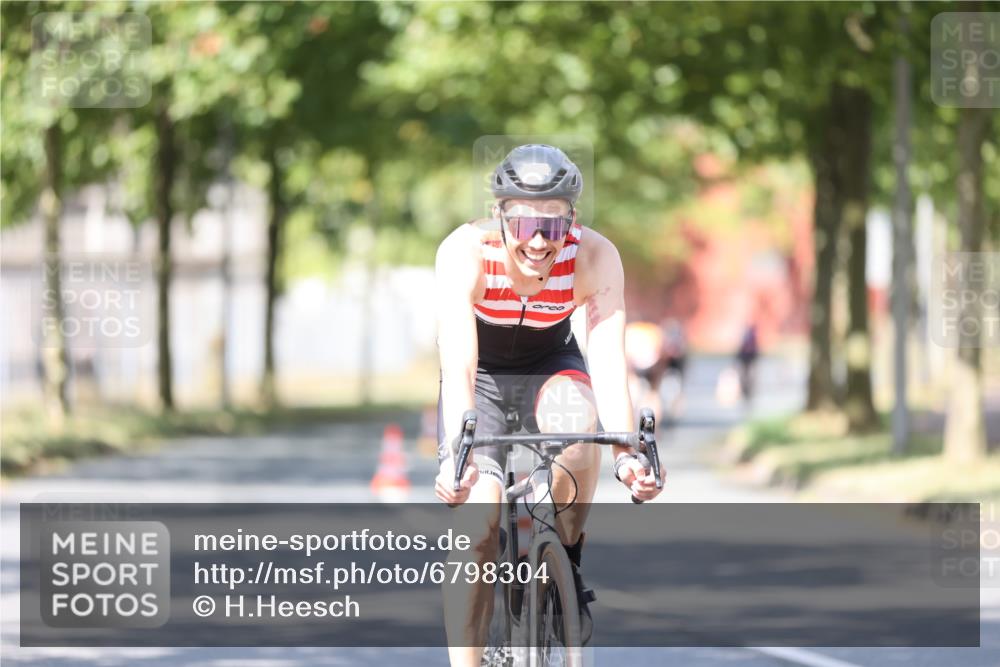 11.08.2024 - GEWOBA Citytriathlon Bremen H.Heesch http://msf.ph/oto/6798304 11.08.2024 11:54:12 Laufen  meine-sportfotos.de