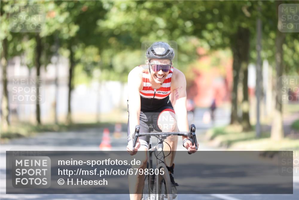 11.08.2024 - GEWOBA Citytriathlon Bremen H.Heesch http://msf.ph/oto/6798305 11.08.2024 11:54:12 Laufen  meine-sportfotos.de