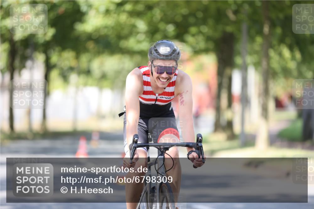 11.08.2024 - GEWOBA Citytriathlon Bremen H.Heesch http://msf.ph/oto/6798309 11.08.2024 11:54:13 Laufen  meine-sportfotos.de