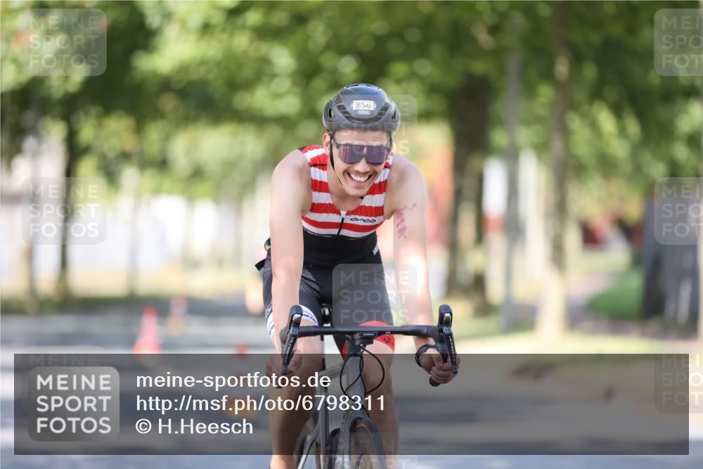 11.08.2024 - GEWOBA Citytriathlon Bremen H.Heesch http://msf.ph/oto/6798311 11.08.2024 11:54:13 Laufen  meine-sportfotos.de