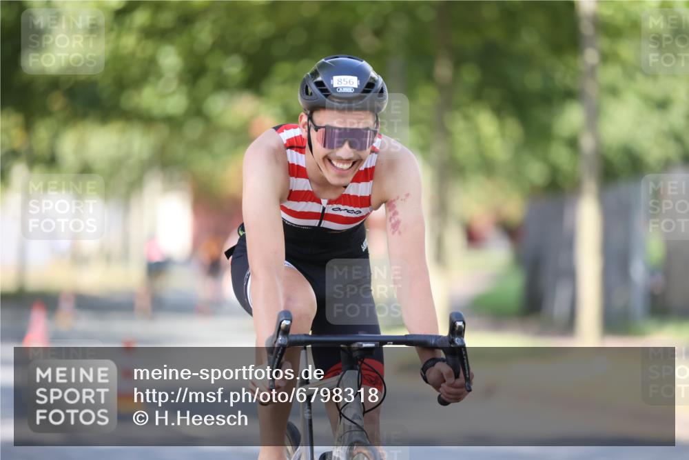 11.08.2024 - GEWOBA Citytriathlon Bremen H.Heesch http://msf.ph/oto/6798318 11.08.2024 11:54:13 Laufen  meine-sportfotos.de