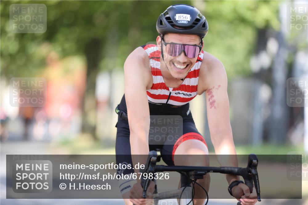 11.08.2024 - GEWOBA Citytriathlon Bremen H.Heesch http://msf.ph/oto/6798326 11.08.2024 11:54:13 Laufen  meine-sportfotos.de