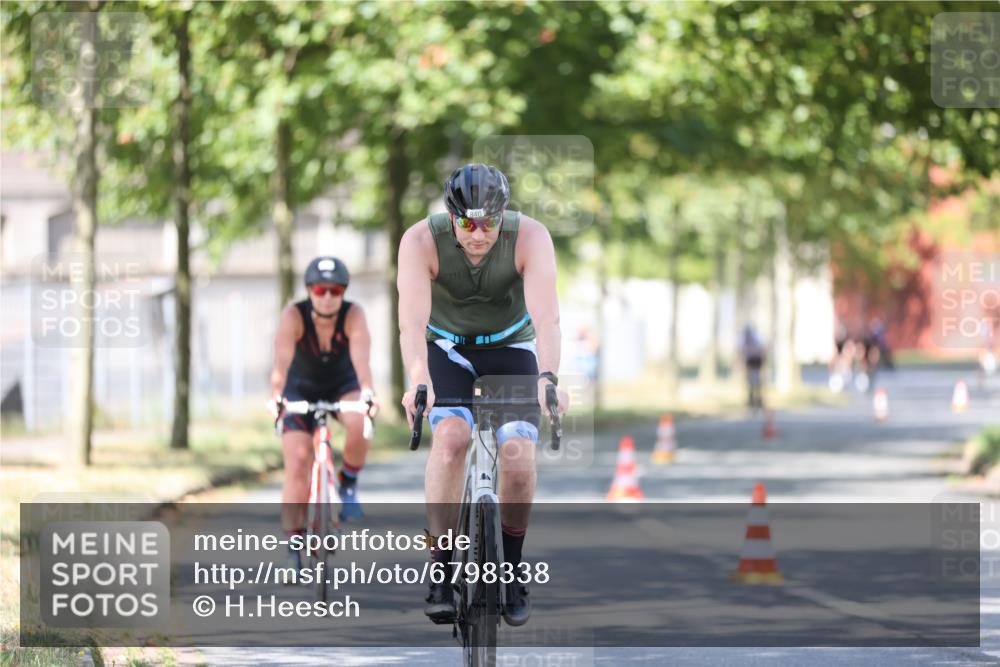 11.08.2024 - GEWOBA Citytriathlon Bremen H.Heesch http://msf.ph/oto/6798338 11.08.2024 11:54:25 Laufen  meine-sportfotos.de