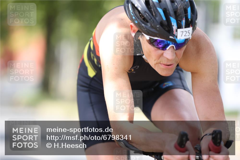 11.08.2024 - GEWOBA Citytriathlon Bremen H.Heesch http://msf.ph/oto/6798341 11.08.2024 13:35:31 Radfahren 403, 444, 521, 547, 564, 710, 725 meine-sportfotos.de