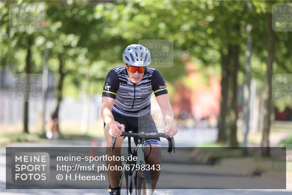 11.08.2024 - GEWOBA Citytriathlon Bremen H.Heesch http://msf.ph/oto/6798343 11.08.2024 13:35:34 Radfahren 403, 412, 463, 521, 547, 710, 725 meine-sportfotos.de