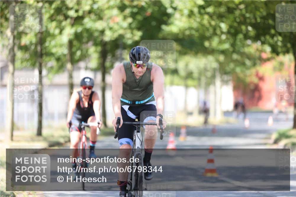 11.08.2024 - GEWOBA Citytriathlon Bremen H.Heesch http://msf.ph/oto/6798344 11.08.2024 11:54:25 Laufen  meine-sportfotos.de