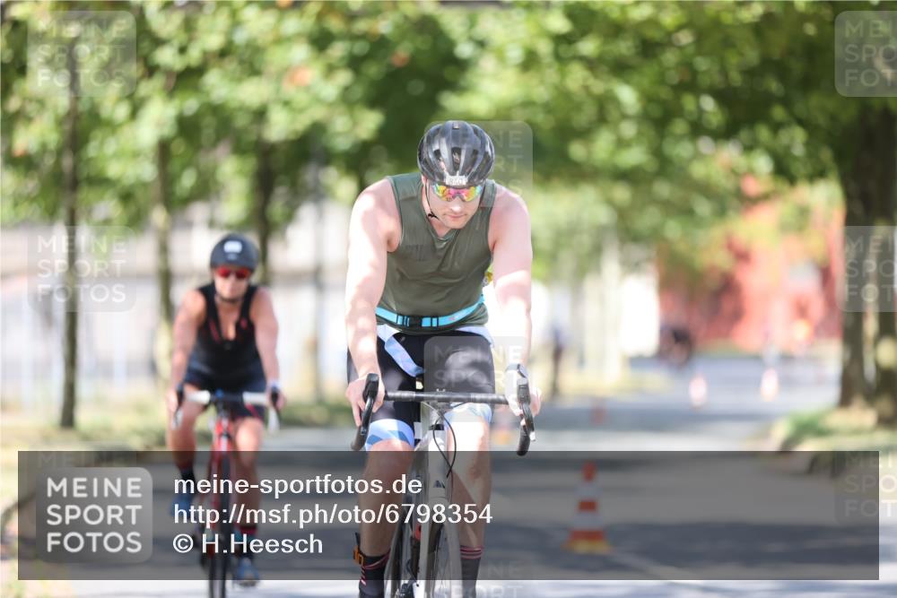 11.08.2024 - GEWOBA Citytriathlon Bremen H.Heesch http://msf.ph/oto/6798354 11.08.2024 11:54:25 Laufen  meine-sportfotos.de