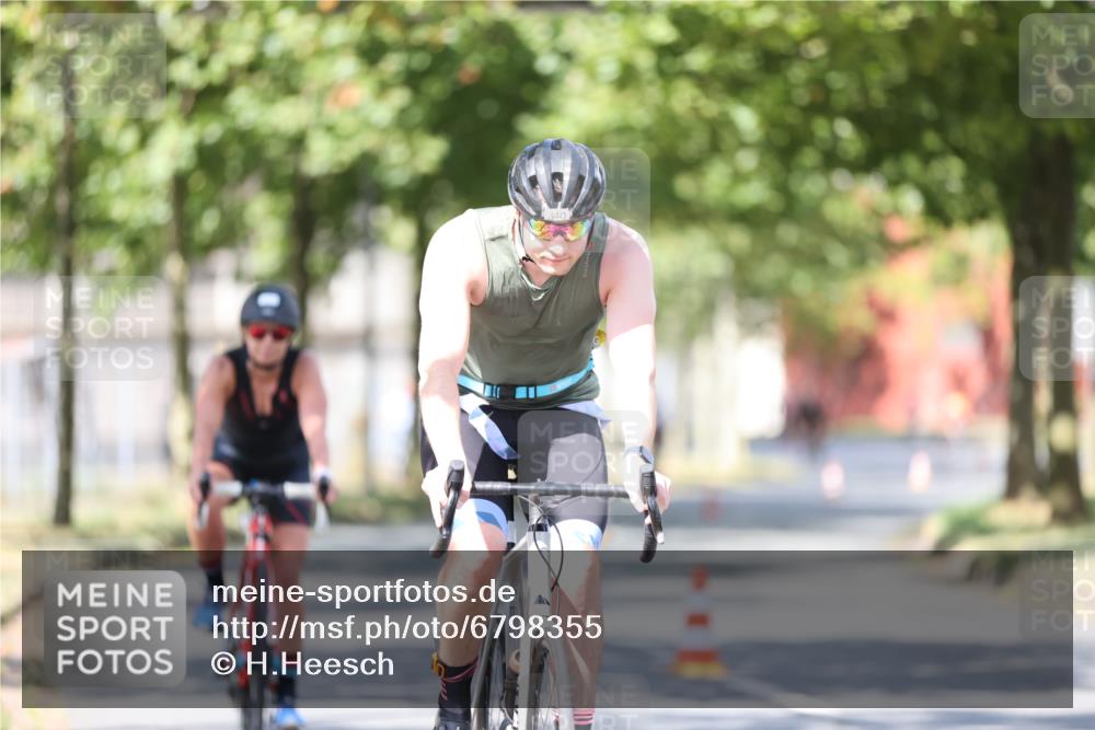 11.08.2024 - GEWOBA Citytriathlon Bremen H.Heesch http://msf.ph/oto/6798355 11.08.2024 11:54:26 Laufen  meine-sportfotos.de