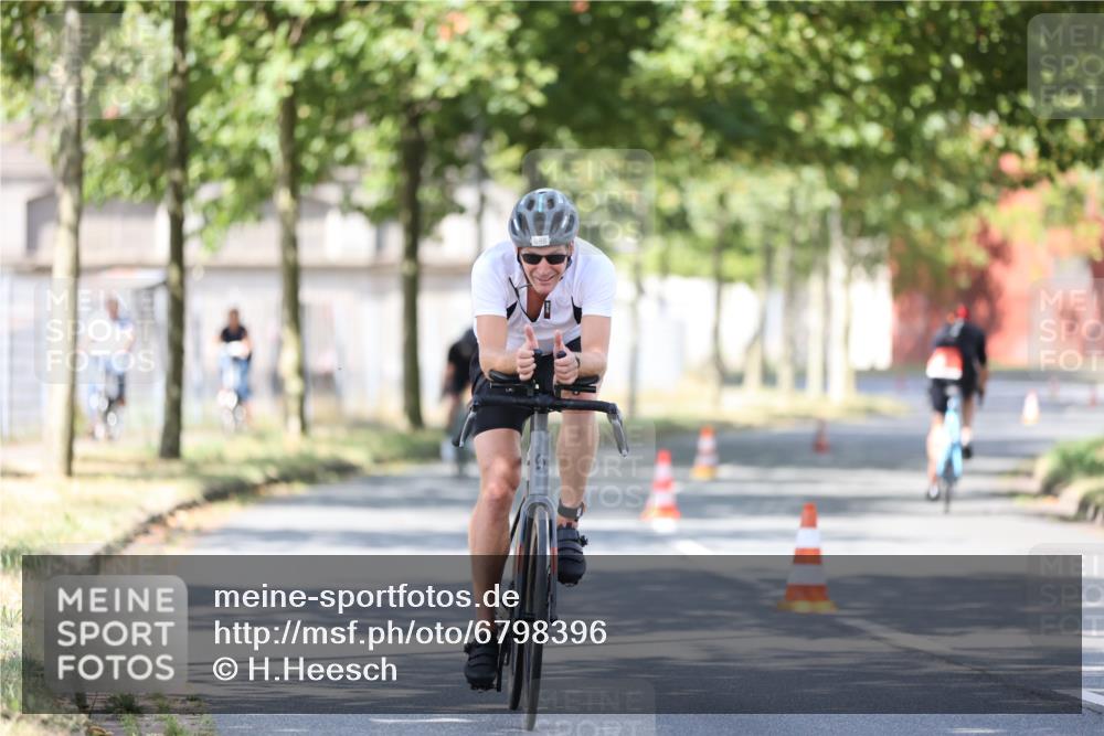 11.08.2024 - GEWOBA Citytriathlon Bremen H.Heesch http://msf.ph/oto/6798396 11.08.2024 11:54:33 Laufen  meine-sportfotos.de