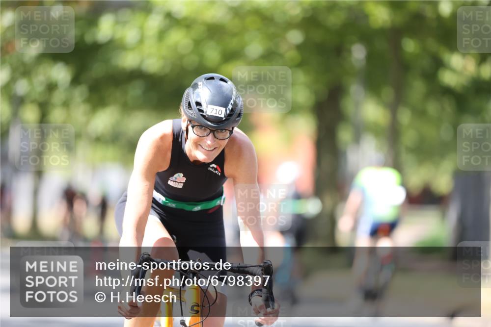 11.08.2024 - GEWOBA Citytriathlon Bremen H.Heesch http://msf.ph/oto/6798397 11.08.2024 13:35:41 Radfahren 251, 361, 403, 412, 463, 483, 521, 547, 710, 725 meine-sportfotos.de