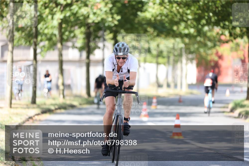 11.08.2024 - GEWOBA Citytriathlon Bremen H.Heesch http://msf.ph/oto/6798398 11.08.2024 11:54:33 Laufen  meine-sportfotos.de