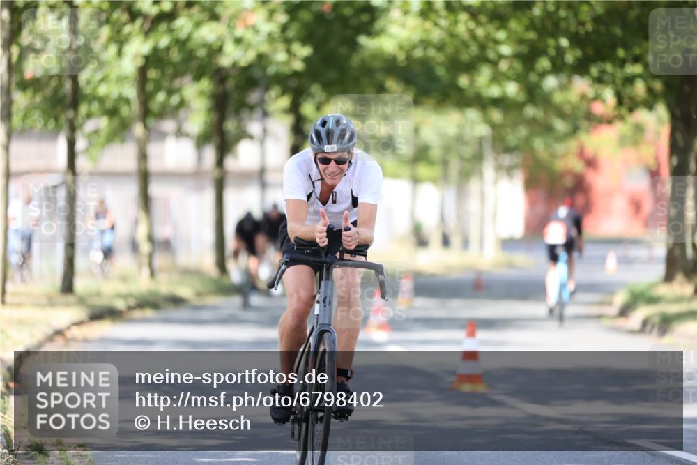 11.08.2024 - GEWOBA Citytriathlon Bremen H.Heesch http://msf.ph/oto/6798402 11.08.2024 11:54:33 Laufen  meine-sportfotos.de