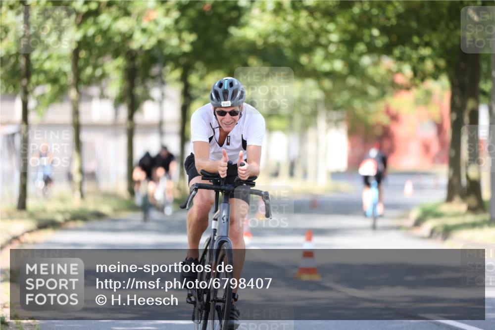 11.08.2024 - GEWOBA Citytriathlon Bremen H.Heesch http://msf.ph/oto/6798407 11.08.2024 11:54:34 Laufen  meine-sportfotos.de