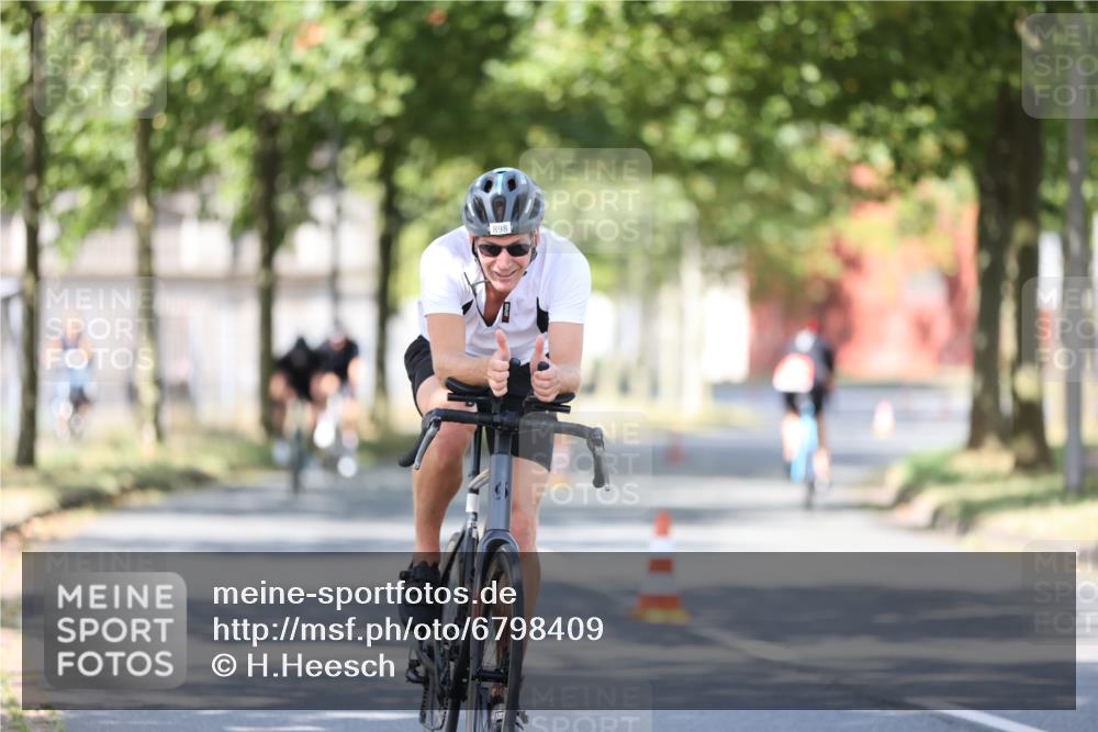 11.08.2024 - GEWOBA Citytriathlon Bremen H.Heesch http://msf.ph/oto/6798409 11.08.2024 11:54:34 Laufen  meine-sportfotos.de