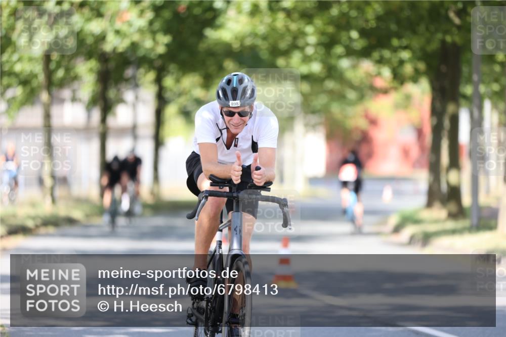 11.08.2024 - GEWOBA Citytriathlon Bremen H.Heesch http://msf.ph/oto/6798413 11.08.2024 11:54:34 Laufen  meine-sportfotos.de