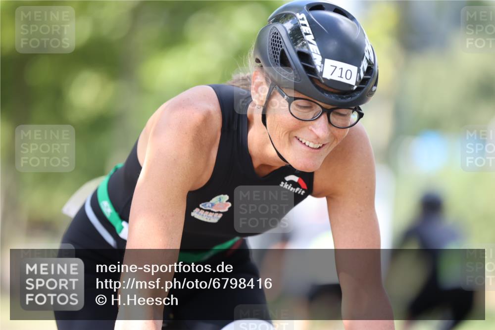11.08.2024 - GEWOBA Citytriathlon Bremen H.Heesch http://msf.ph/oto/6798416 11.08.2024 13:35:41 Radfahren 251, 361, 403, 412, 463, 483, 521, 547, 710, 725 meine-sportfotos.de