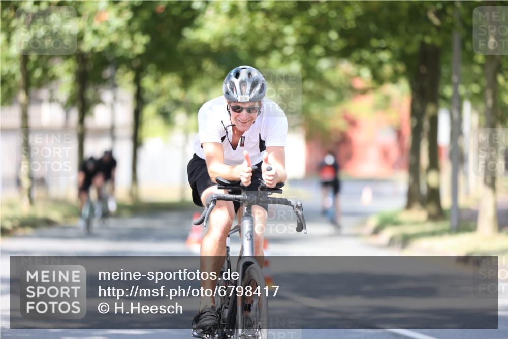 11.08.2024 - GEWOBA Citytriathlon Bremen H.Heesch http://msf.ph/oto/6798417 11.08.2024 11:54:34 Laufen  meine-sportfotos.de