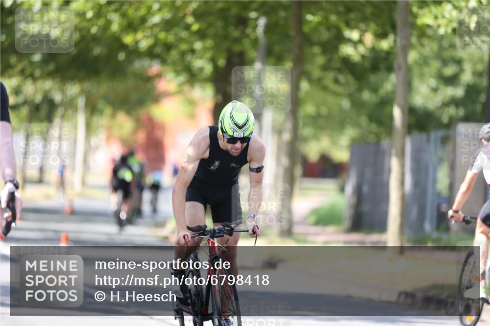 11.08.2024 - GEWOBA Citytriathlon Bremen H.Heesch http://msf.ph/oto/6798418 11.08.2024 13:35:45 Radfahren 251, 329, 361, 403, 412, 463, 483, 521, 547, 710 meine-sportfotos.de