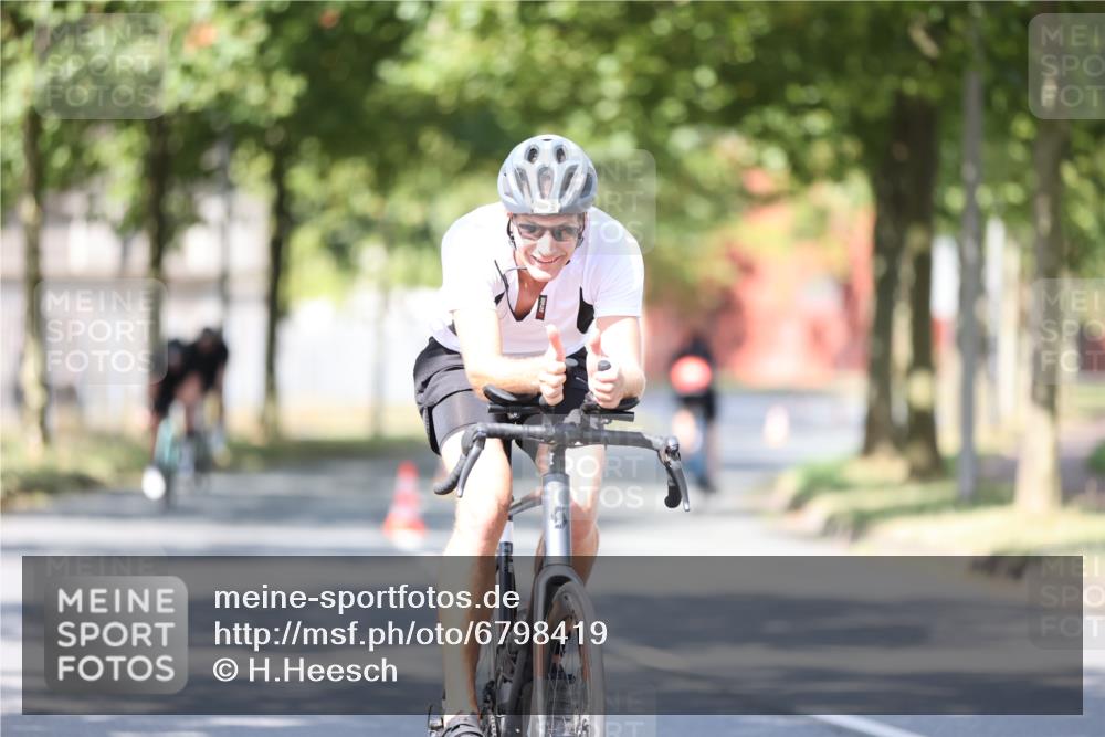 11.08.2024 - GEWOBA Citytriathlon Bremen H.Heesch http://msf.ph/oto/6798419 11.08.2024 11:54:34 Laufen  meine-sportfotos.de
