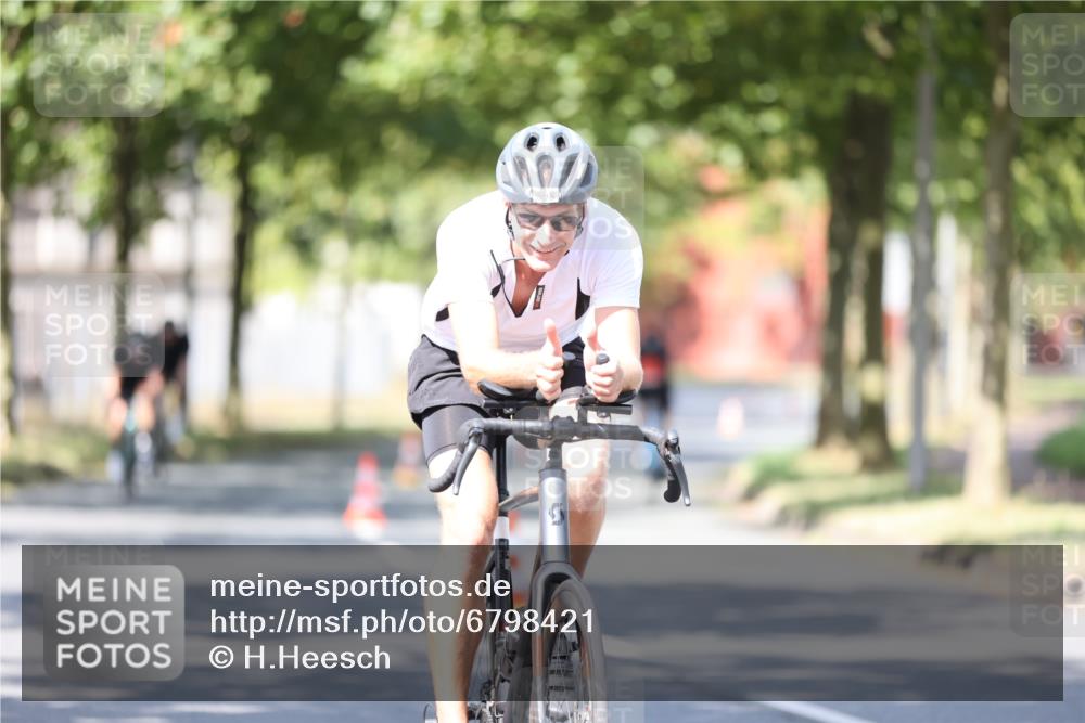 11.08.2024 - GEWOBA Citytriathlon Bremen H.Heesch http://msf.ph/oto/6798421 11.08.2024 11:54:34 Laufen  meine-sportfotos.de