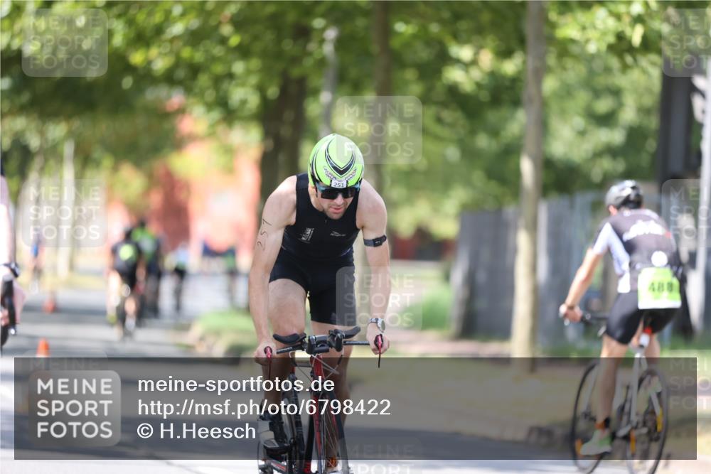 11.08.2024 - GEWOBA Citytriathlon Bremen H.Heesch http://msf.ph/oto/6798422 11.08.2024 13:35:45 Radfahren 251, 329, 361, 403, 412, 463, 483, 521, 547, 710 meine-sportfotos.de