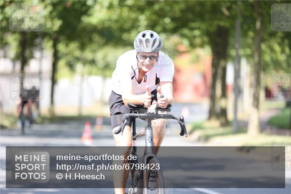 11.08.2024 - GEWOBA Citytriathlon Bremen H.Heesch http://msf.ph/oto/6798423 11.08.2024 11:54:34 Laufen  meine-sportfotos.de