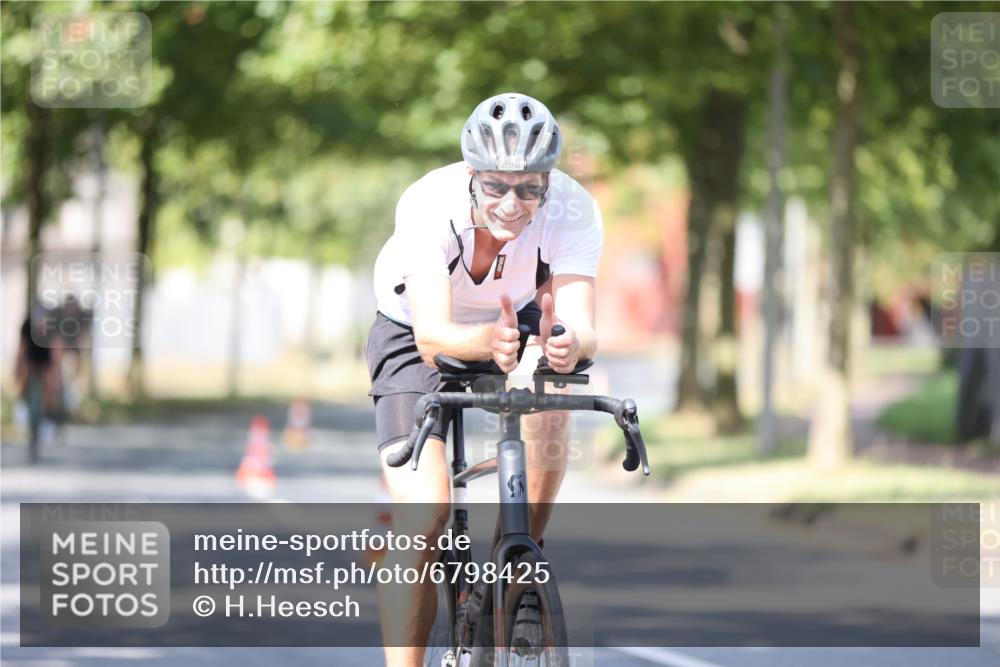 11.08.2024 - GEWOBA Citytriathlon Bremen H.Heesch http://msf.ph/oto/6798425 11.08.2024 11:54:34 Laufen  meine-sportfotos.de