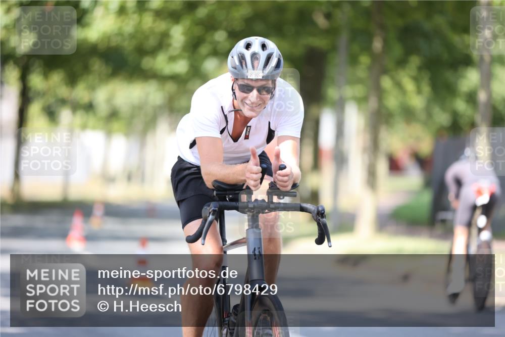 11.08.2024 - GEWOBA Citytriathlon Bremen H.Heesch http://msf.ph/oto/6798429 11.08.2024 11:54:34 Laufen  meine-sportfotos.de
