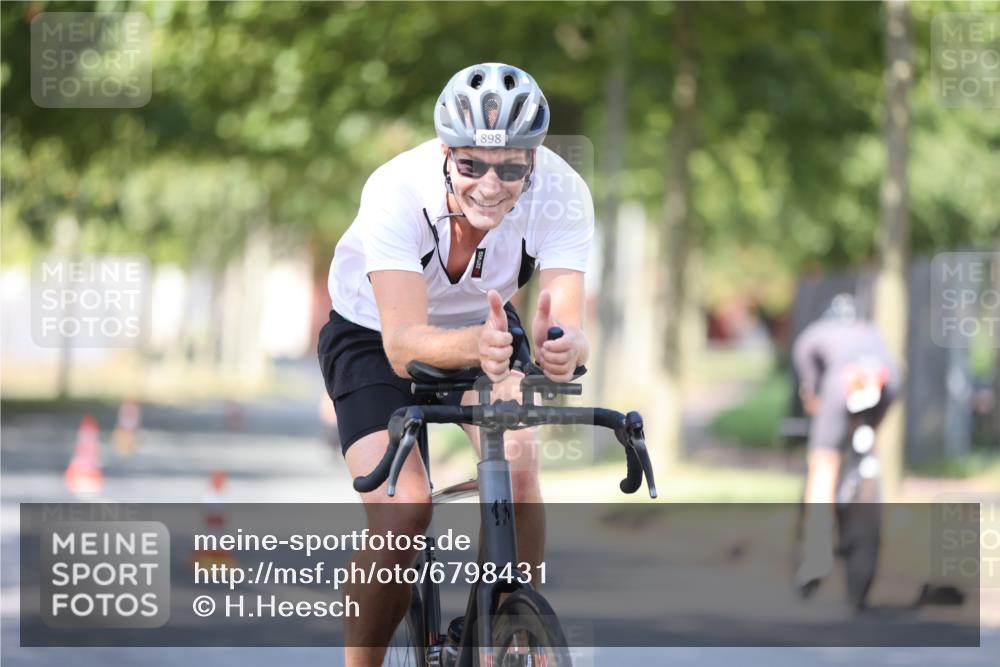 11.08.2024 - GEWOBA Citytriathlon Bremen H.Heesch http://msf.ph/oto/6798431 11.08.2024 11:54:34 Laufen  meine-sportfotos.de