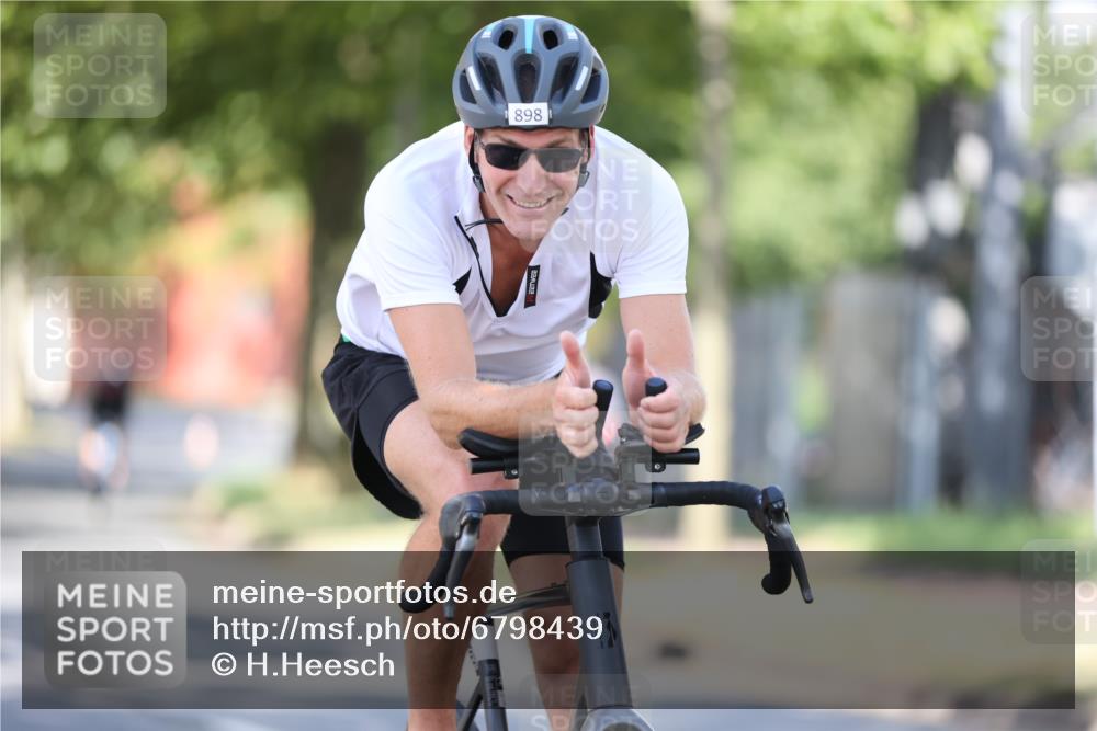 11.08.2024 - GEWOBA Citytriathlon Bremen H.Heesch http://msf.ph/oto/6798439 11.08.2024 11:54:34 Laufen  meine-sportfotos.de
