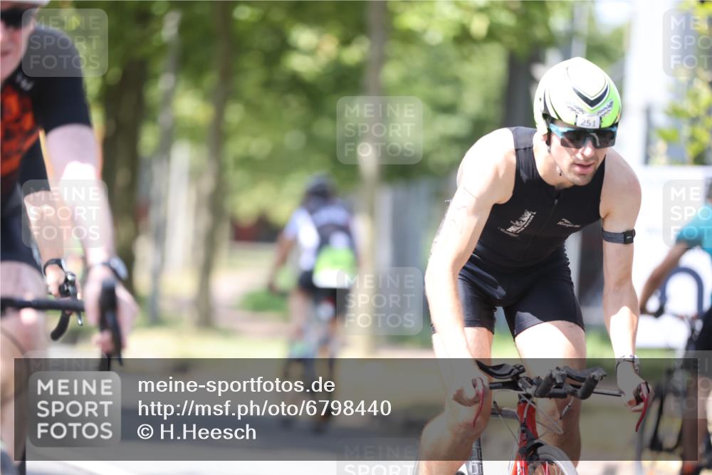 11.08.2024 - GEWOBA Citytriathlon Bremen H.Heesch http://msf.ph/oto/6798440 11.08.2024 13:35:46 Radfahren 251, 329, 361, 412, 463, 483, 521, 547, 710 meine-sportfotos.de