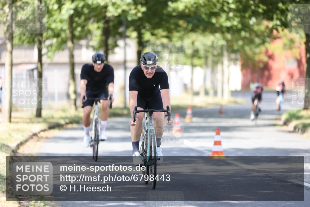 11.08.2024 - GEWOBA Citytriathlon Bremen H.Heesch http://msf.ph/oto/6798443 11.08.2024 11:54:37 Laufen  meine-sportfotos.de