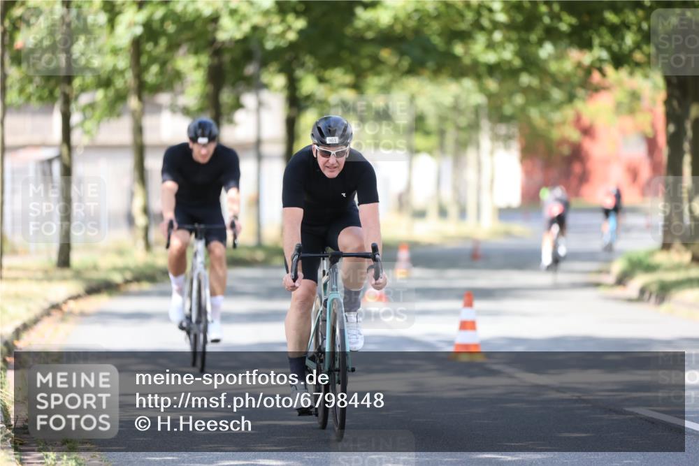 11.08.2024 - GEWOBA Citytriathlon Bremen H.Heesch http://msf.ph/oto/6798448 11.08.2024 11:54:37 Laufen  meine-sportfotos.de