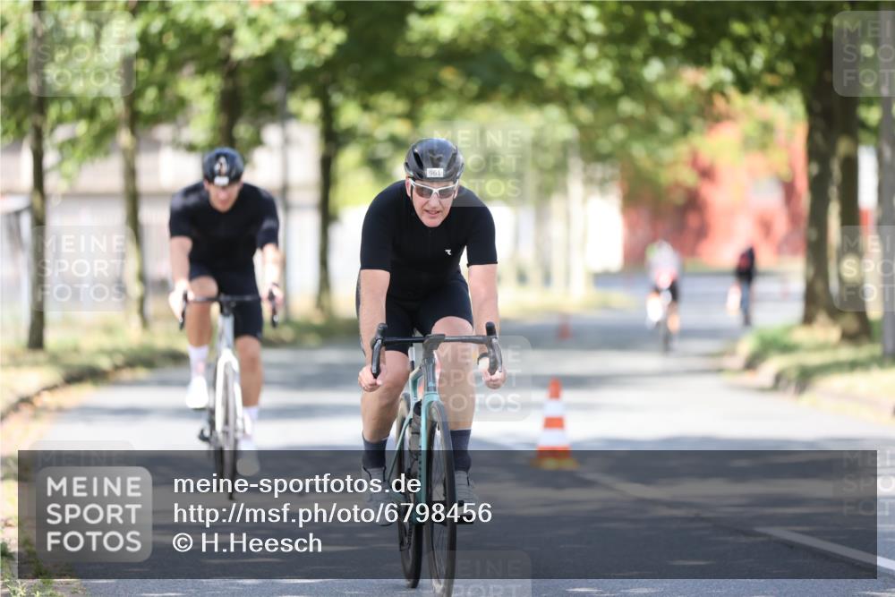 11.08.2024 - GEWOBA Citytriathlon Bremen H.Heesch http://msf.ph/oto/6798456 11.08.2024 11:54:38 Laufen  meine-sportfotos.de