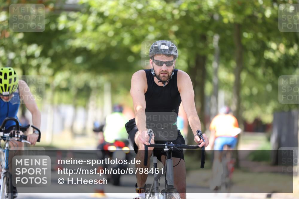 11.08.2024 - GEWOBA Citytriathlon Bremen H.Heesch http://msf.ph/oto/6798461 11.08.2024 13:35:49 Radfahren 251, 329, 361, 412, 463, 483, 521, 547, 710 meine-sportfotos.de