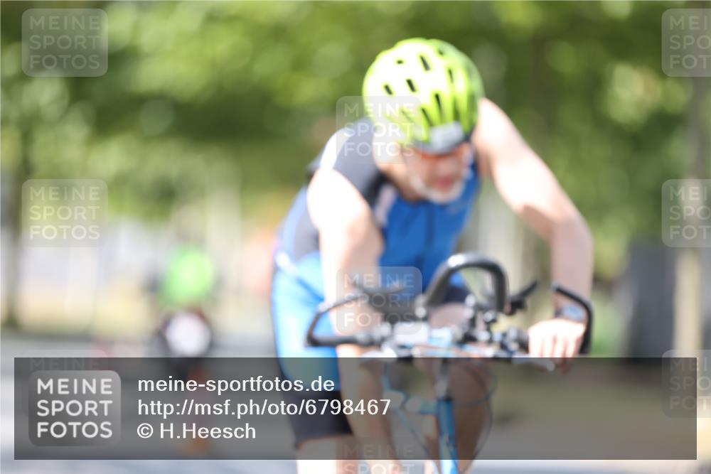 11.08.2024 - GEWOBA Citytriathlon Bremen H.Heesch http://msf.ph/oto/6798467 11.08.2024 13:35:50 Radfahren 251, 292, 329, 361, 412, 463, 483, 521, 547, 710 meine-sportfotos.de