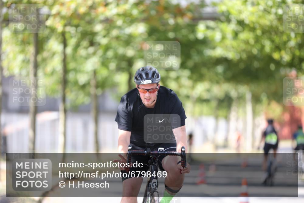 11.08.2024 - GEWOBA Citytriathlon Bremen H.Heesch http://msf.ph/oto/6798469 11.08.2024 13:36:01 Radfahren 292, 329, 362, 483, 486, 498 meine-sportfotos.de