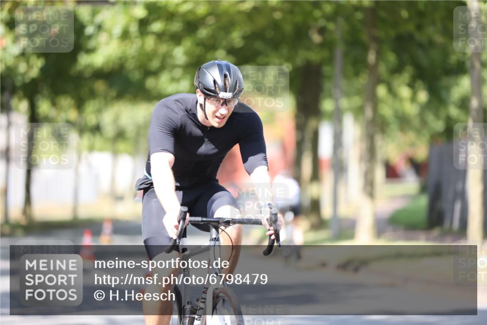 11.08.2024 - GEWOBA Citytriathlon Bremen H.Heesch http://msf.ph/oto/6798479 11.08.2024 11:54:39 Laufen  meine-sportfotos.de
