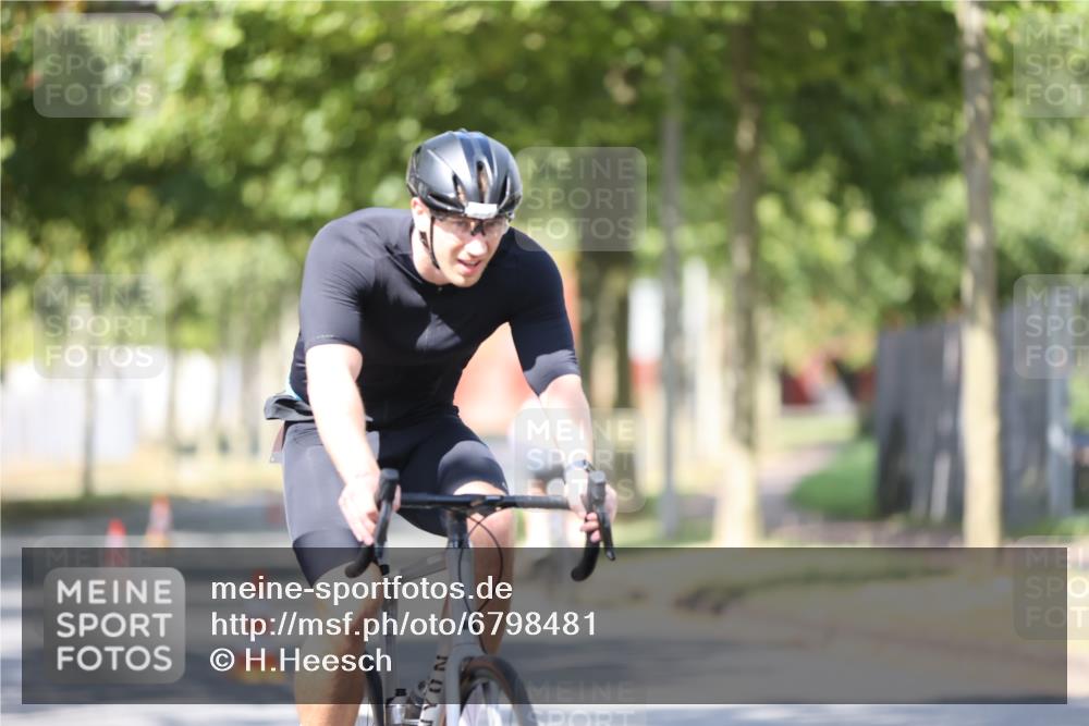 11.08.2024 - GEWOBA Citytriathlon Bremen H.Heesch http://msf.ph/oto/6798481 11.08.2024 11:54:39 Laufen  meine-sportfotos.de