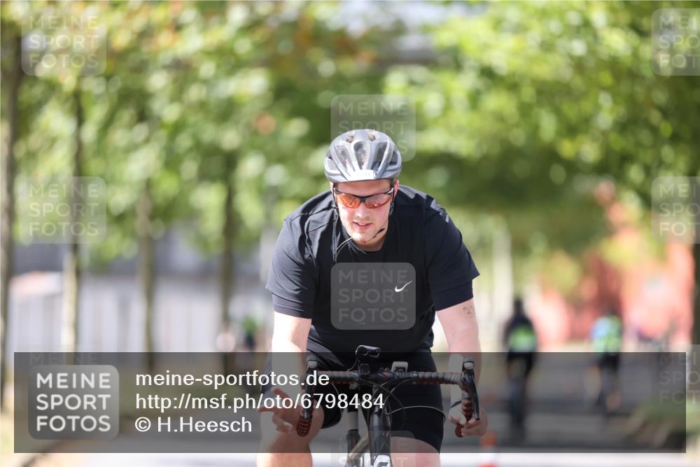 11.08.2024 - GEWOBA Citytriathlon Bremen H.Heesch http://msf.ph/oto/6798484 11.08.2024 13:36:01 Radfahren 292, 329, 362, 483, 486, 498 meine-sportfotos.de