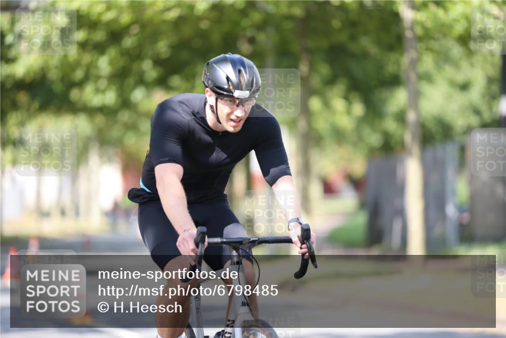 11.08.2024 - GEWOBA Citytriathlon Bremen H.Heesch http://msf.ph/oto/6798485 11.08.2024 11:54:39 Laufen  meine-sportfotos.de